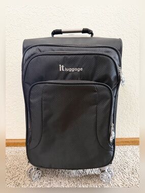 IT Luggage World's Lightest Lightweight Carry On Spinner Suitcase